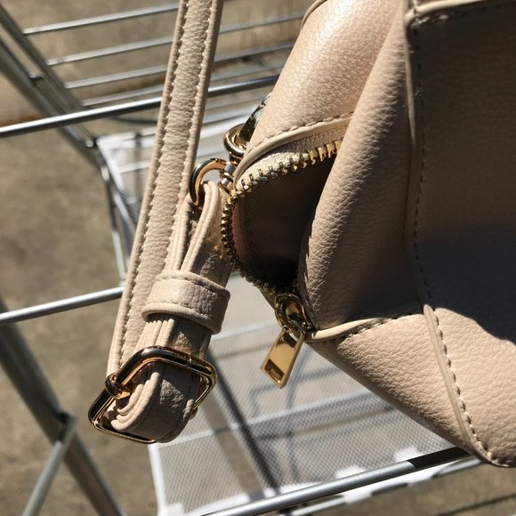 NEW COUTURE BROOCH Japanese Brand shoulder bag in beige color - Picture 5 of 7